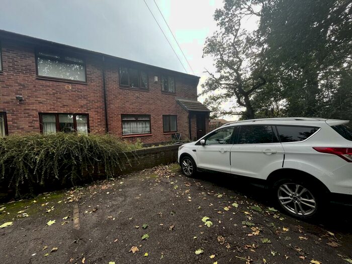 2 Bedroom Flat To Rent In Silk Mill Way, Leeds, LS16