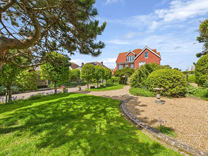 2 Bedroom Apartment To Rent In West Parade, Worthing, BN11