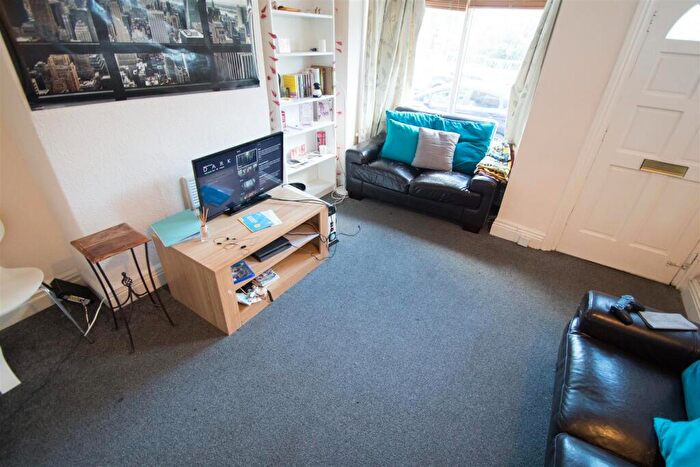 4 Bedroom Terraced House To Rent In Ash View, Headingley, Leeds, LS6