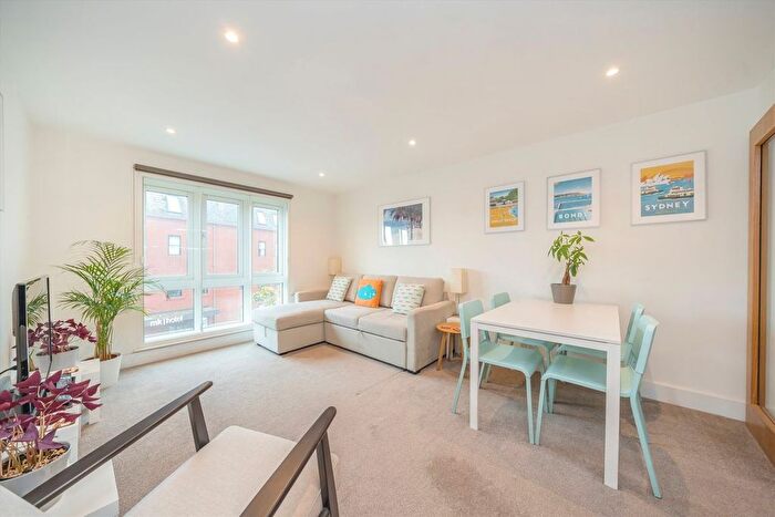 2 Bedroom Flat For Sale In Brewhouse Lane, Putney, SW15