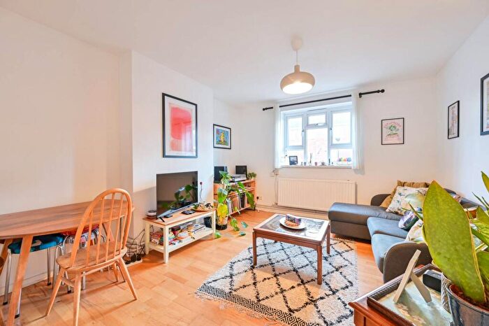 2 Bedroom Flat For Sale In Raul Road, Peckham Rye, London, SE15