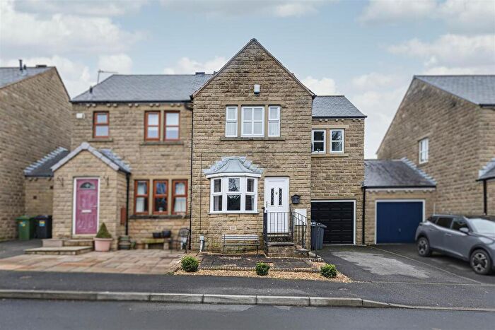 3 Bedroom Semi Detached House For Sale In Hollyfield Avenue, Huddersfield, HD3