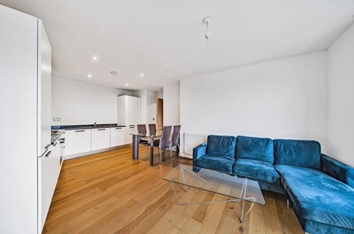 2 Bedroom Apartment To Rent In Goswell Road London, EC1V