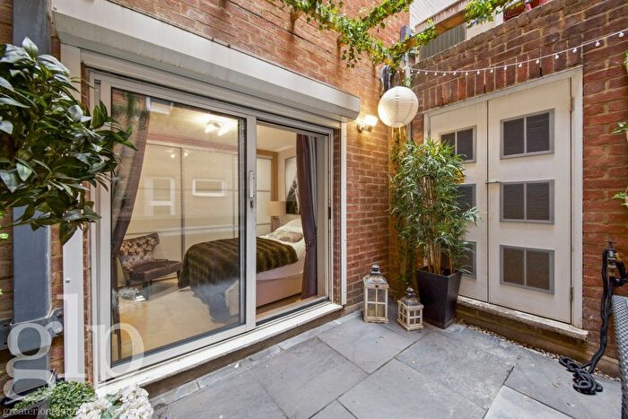 2 Bedroom Flat To Rent In Upper John Street, London, Greater London, Soho, W1F