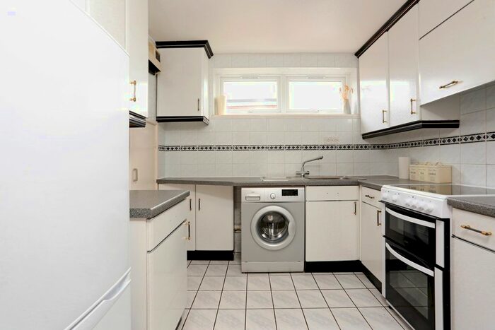 3 Bedroom Flat To Rent In Kenton Lane, Harrow HA3