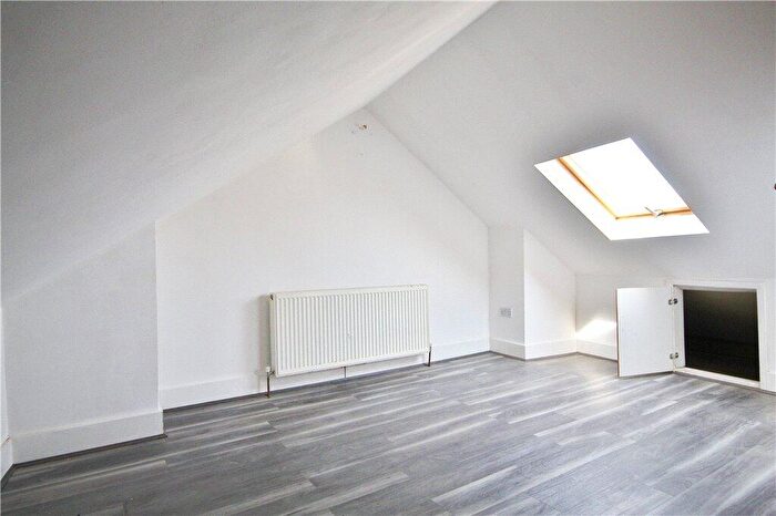 3 Bedroom Apartment To Rent In High Street, Addlestone, Surrey, KT15