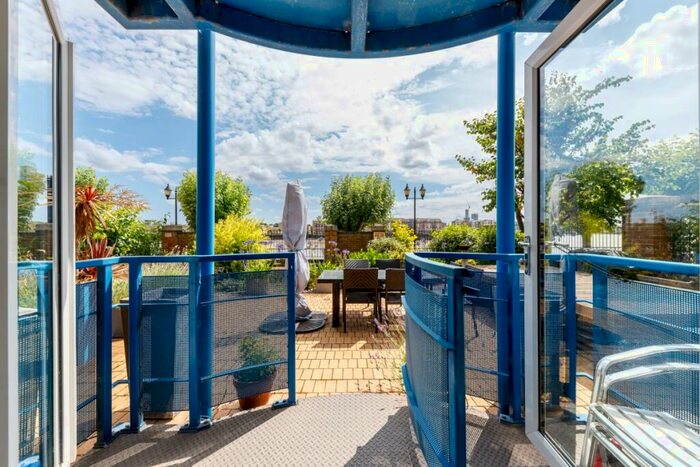 2 Bedroom Apartment To Rent In Jardine Road London, E1W