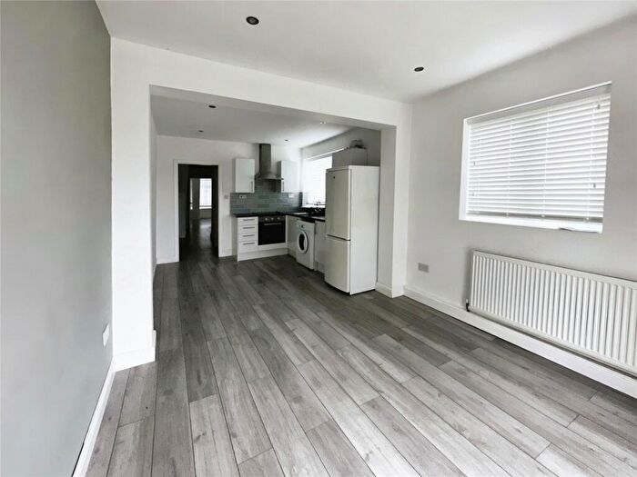 2 Bedroom Flat To Rent In Bond Road, Southampton, Hampshire, SO18