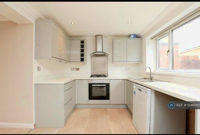 3 Bedroom Detached House To Rent In Gilwern Crescent, Llanishen, Cardiff, CF14