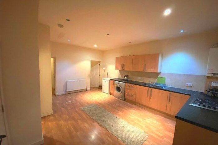 2 Bedroom Flat To Rent In A Wilbraham Road, Manchester, M21
