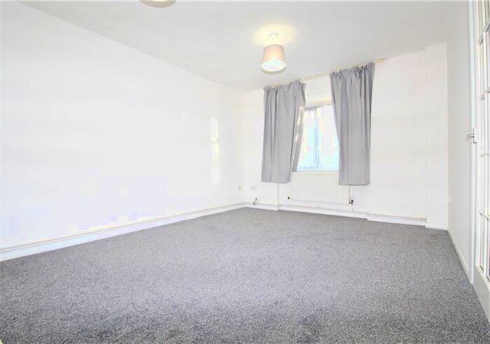 1 Bedroom Flat To Rent In Chase Road, Southgate N14