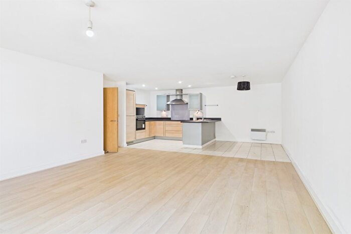 2 Bedroom Flat To Rent In Park Lane, Croydon, CR0