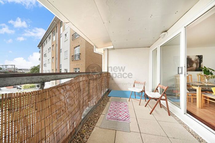 1 Bedroom Flat To Rent In Cottrill Gardens, Marcon Place, Hackney, E8