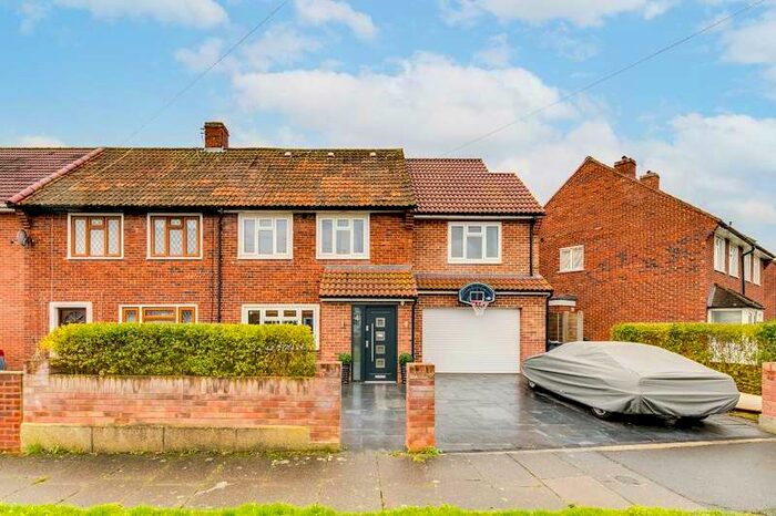 4 Bedroom Semi-Detached House To Rent In Redlees Close, Isleworth, TW7