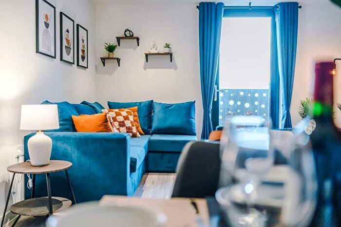 2 Bedroom Flat To Rent In Vauxhall, L3