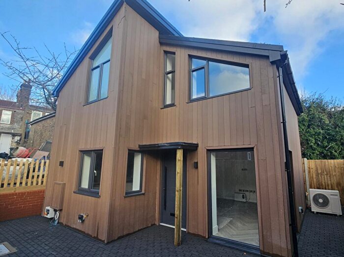 1 Bedroom Detached House To Rent In Railway Approach, East Grinstead, West Sussex., RH19