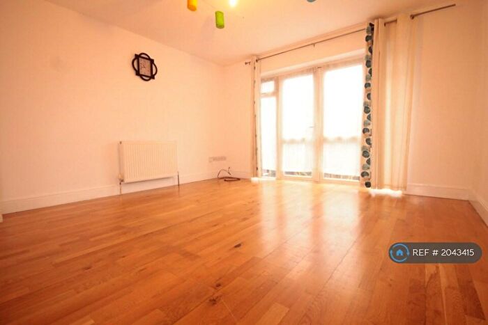 3 Bedroom Semi-Detached House To Rent In Grasmere Gardens, Ilford, IG4