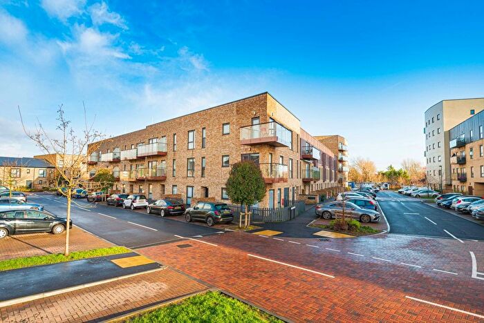 2 Bedroom Flat To Rent In Sweetbriar Avenue, Carshalton, SM5