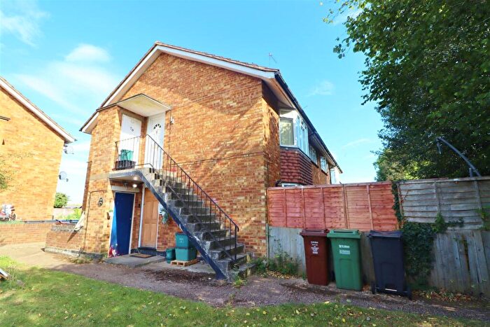 2 Bedroom Apartment To Rent In Radlett Road, Park Street, Frogmore, AL2