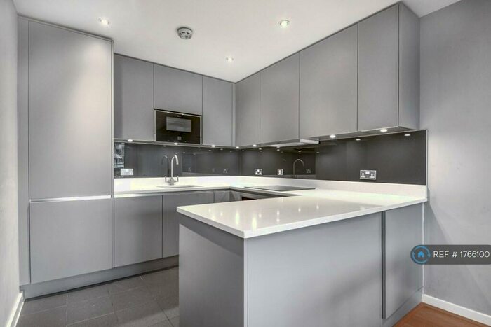 1 Bedroom Flat To Rent In Horse Shoe Court, London, EC1V