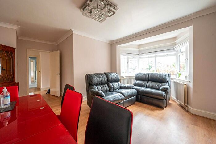 3 Bedroom Flat To Rent In Bream Gardens, East Ham, London, E6