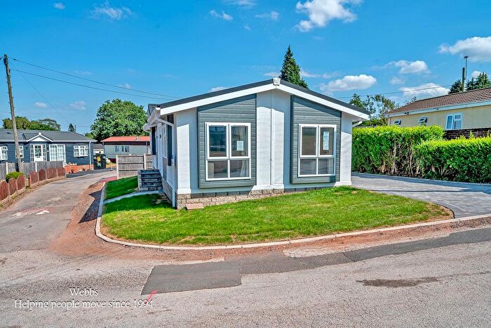 2 Bedroom Park Home For Sale In Lichfield Road, Brownhills, Walsall, WS8