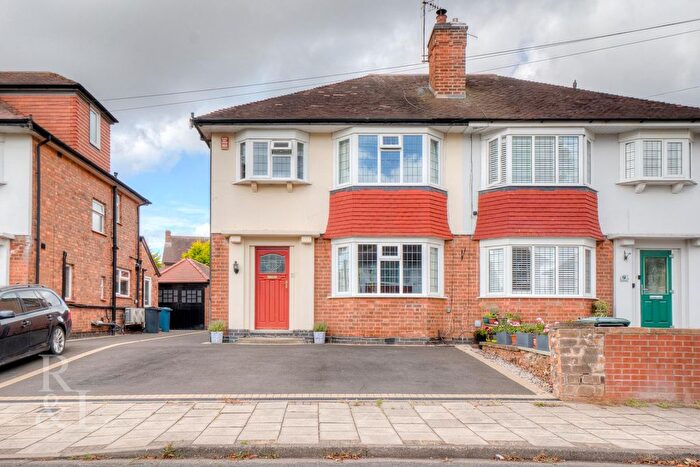 3 Bedroom Semi-Detached House For Sale In Burnside Road, West Bridgford, NG2