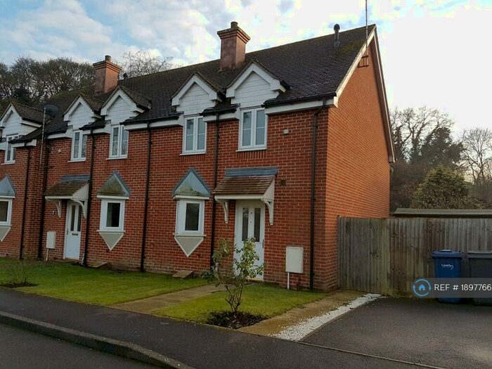 2 Bedroom Detached House To Rent In Kingfisher Road, Farnham, GU9