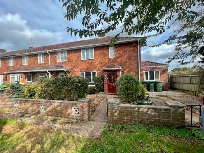 3 Bedroom End Of Terrace House To Rent In Bleaklow Close, Southampton, Hampshire, SO16