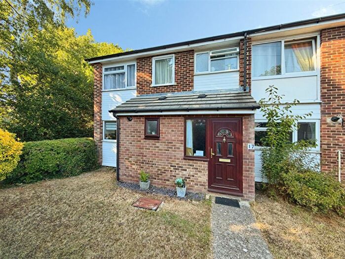 3 Bedroom End Terrace House For Sale In Gunnis Close, Gillingham, ME8