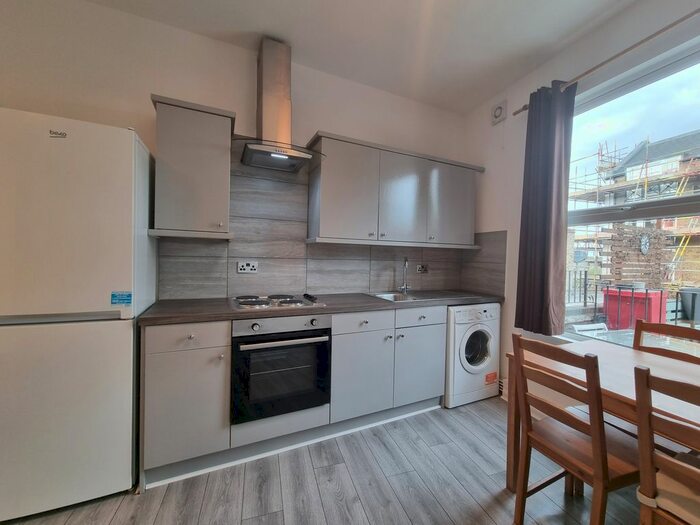 2 Bedroom Maisonette For Sale In Garratt Lane, London, SW18