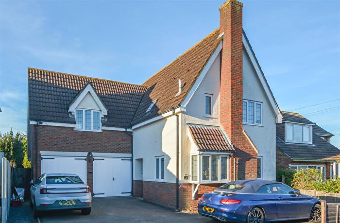 4 Bedroom Detached House For Sale In Osborne Road, Pilgrims Hatch, Brentwood, CM15