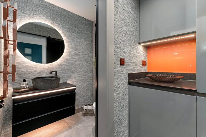 2 Bedroom End Of Terrace House For Sale In Beresford Place, Trinity, Edinburgh, EH5