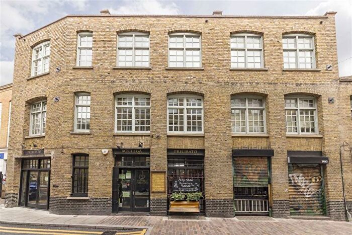 Studio To Rent In Chapel Place, London, EC2A