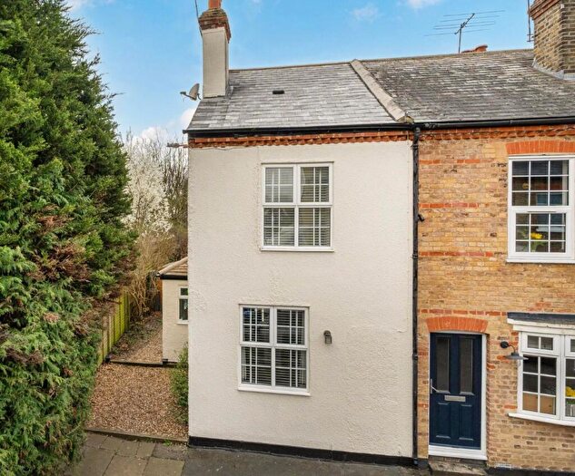 2 Bedroom End Of Terrace House For Sale In Rays Avenue, Windsor, SL4