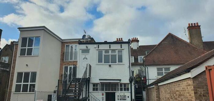 2 Bedroom Apartment To Rent In Packhorse Road, Gerrards Cross, SL9