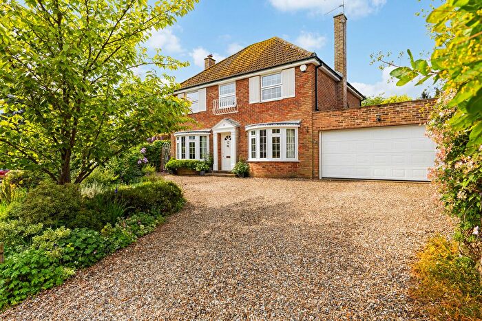 4 Bedroom Detached House For Sale In Manor Place, Newbury, RG14