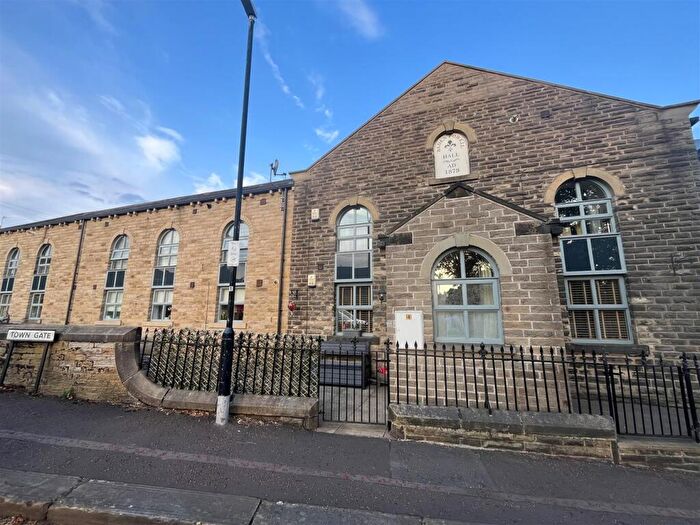 2 Bedroom Apartment For Sale In Town Gate, Scholes, Cleckheaton, BD19