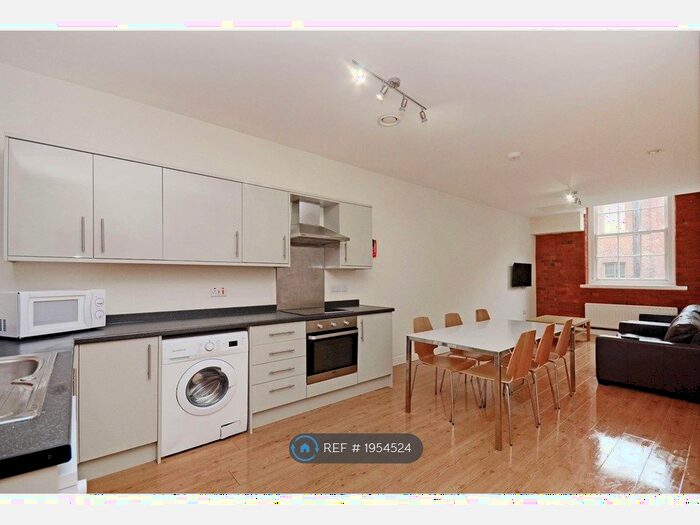 5 Bedroom Flat To Rent In Bells Square, Sheffield, S1