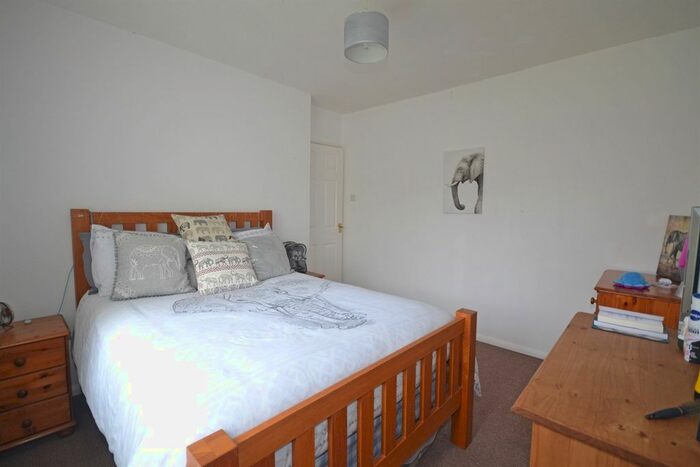 2 Bedroom Flat For Sale In Kingsway, Selsey, West Sussex, PO20