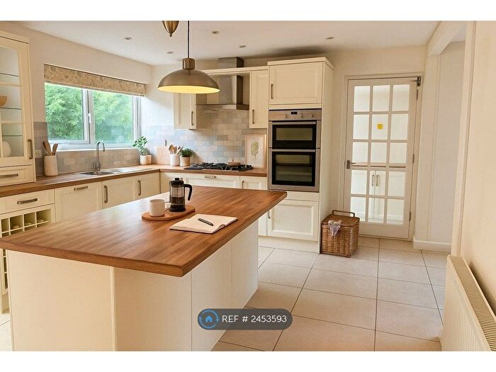 4 Bedroom Detached House To Rent In Hedge End, Woodstock, OX20