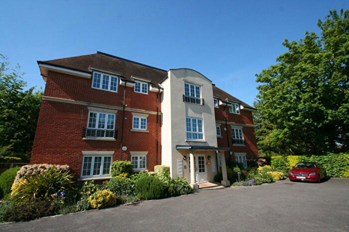 2 Bedroom Flat To Rent In St. Johns Road, Newbury, RG14