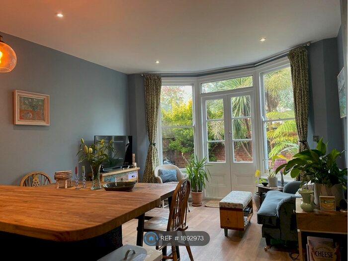 2 Bedroom Flat To Rent In Jerningham Road, London, SE14