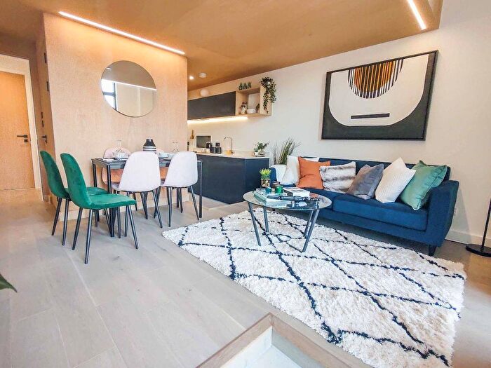 2 Bedroom Flat To Rent In Sky Gardens, Castlefield, M15