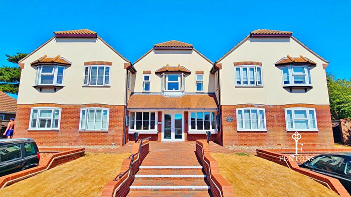 1 Bedroom Flat For Sale In Louise Close, Walton-On-The-Naze, CO14