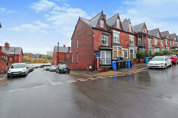 3 Bedroom End Of Terrace House To Rent In Wayland Road, Sheffield, South Yorkshire, S11