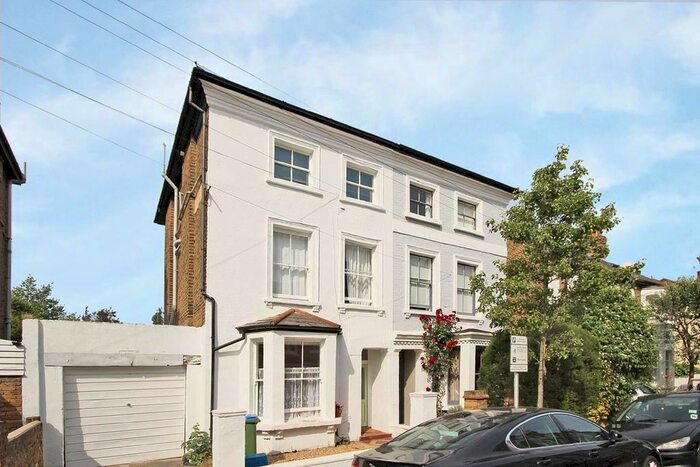 2 Bedroom Flat To Rent In Jocelyn Road, Kew, Richmond, TW9