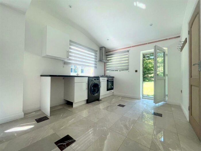 Studio To Rent In Balcombe Road, Horley, Surrey, RH6