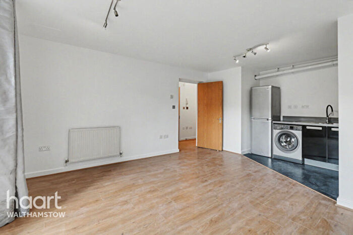 1 Bedroom Apartment For Sale In Hawker Place, Walthamstow, E17