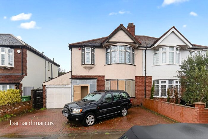 3 Bedroom Semi Detached House For Sale In Lyndhurst Drive, New Malden, KT3